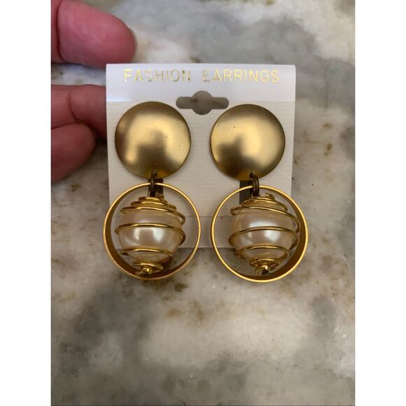 Vintage Earrings Matte Gold Tone and Faux Pearl  #vintage earrings - Picture 4 of 5